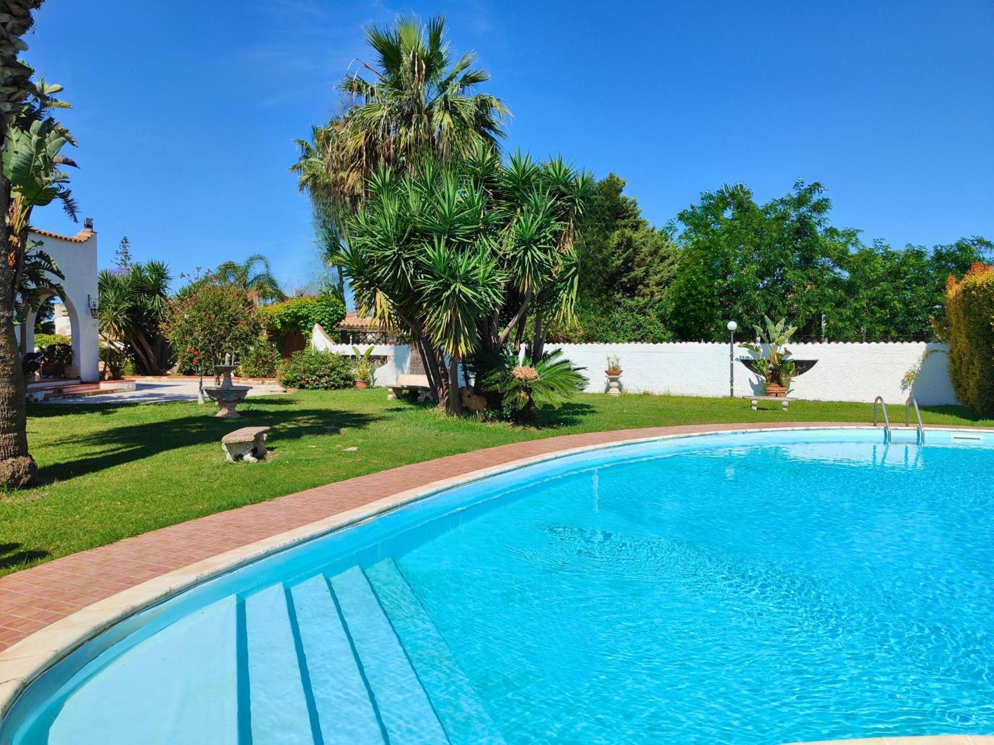 Villa Alfonsa, Fontane Bianche, Siracusa, Private Pool, 10Min From The Beach Bagian luar foto
