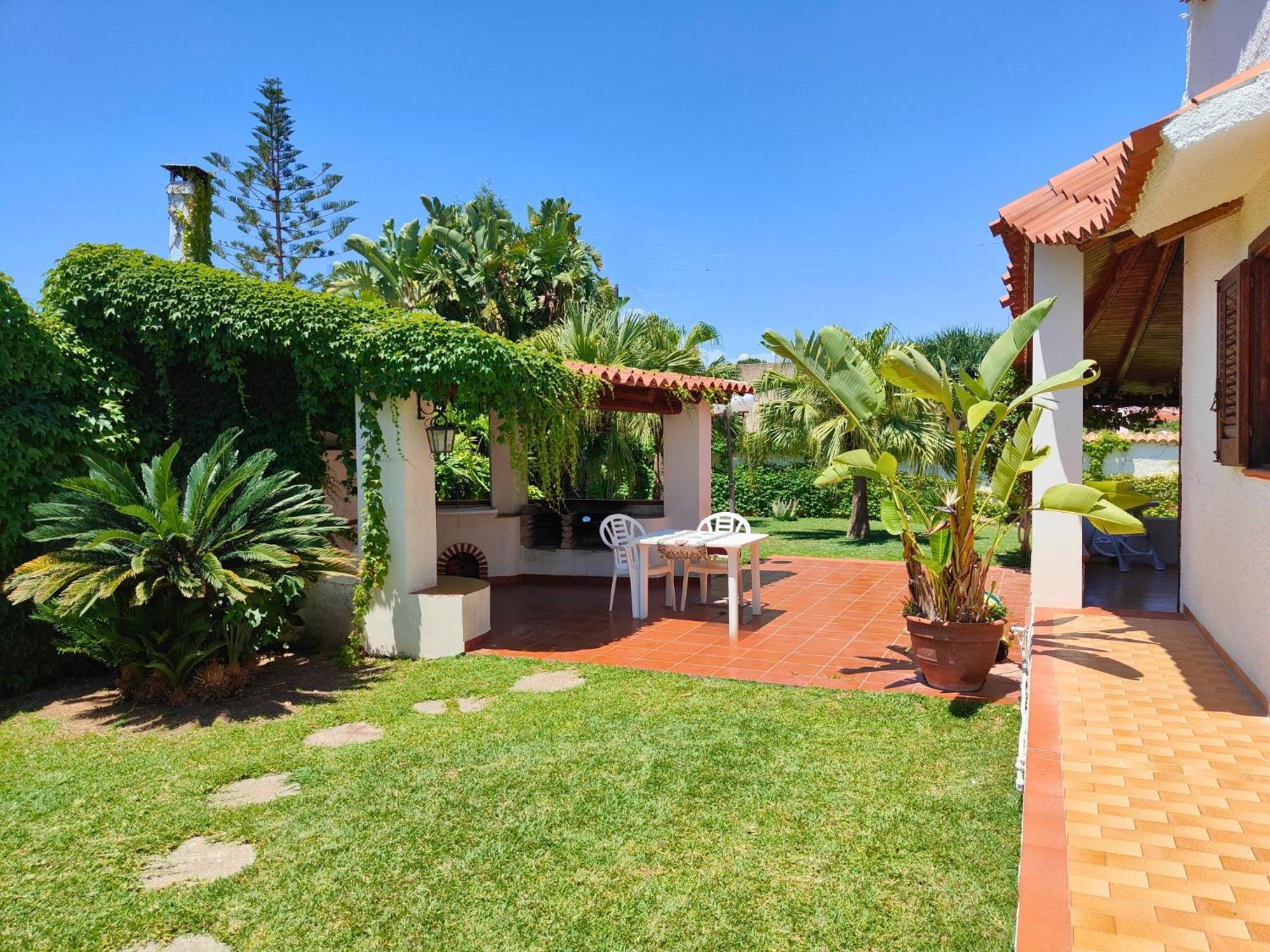 Villa Alfonsa, Fontane Bianche, Siracusa, Private Pool, 10Min From The Beach Bagian luar foto