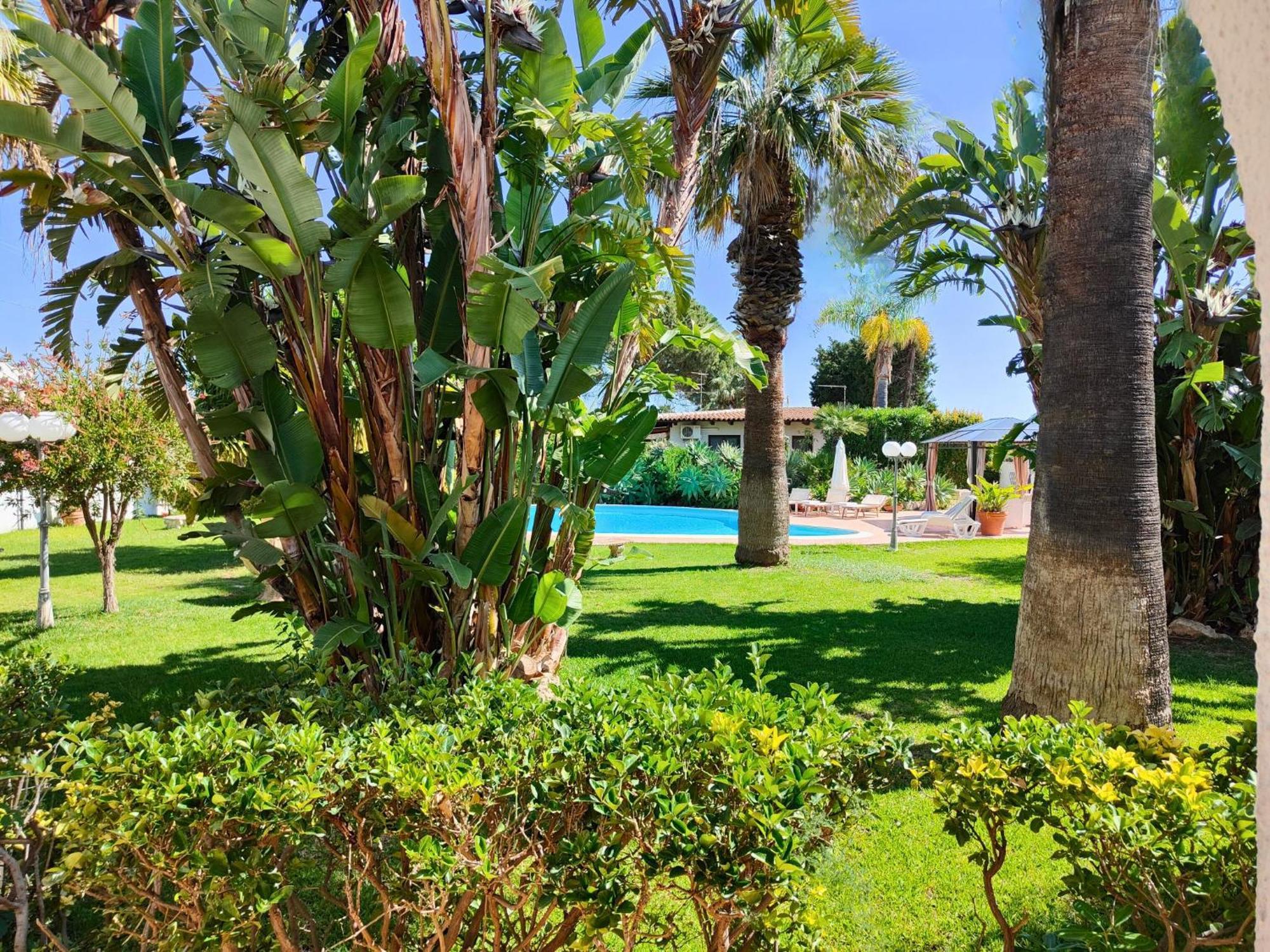 Villa Alfonsa, Fontane Bianche, Siracusa, Private Pool, 10Min From The Beach Bagian luar foto