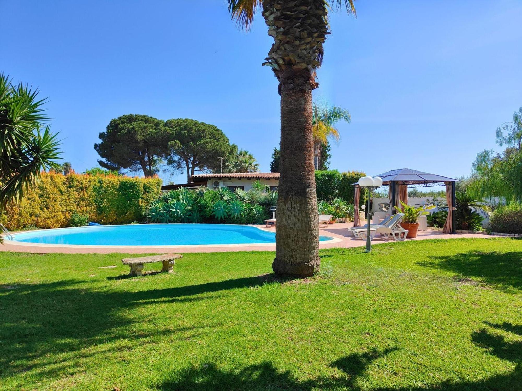 Villa Alfonsa, Fontane Bianche, Siracusa, Private Pool, 10Min From The Beach Bagian luar foto